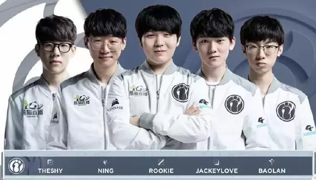 库里频频突 库里频频突