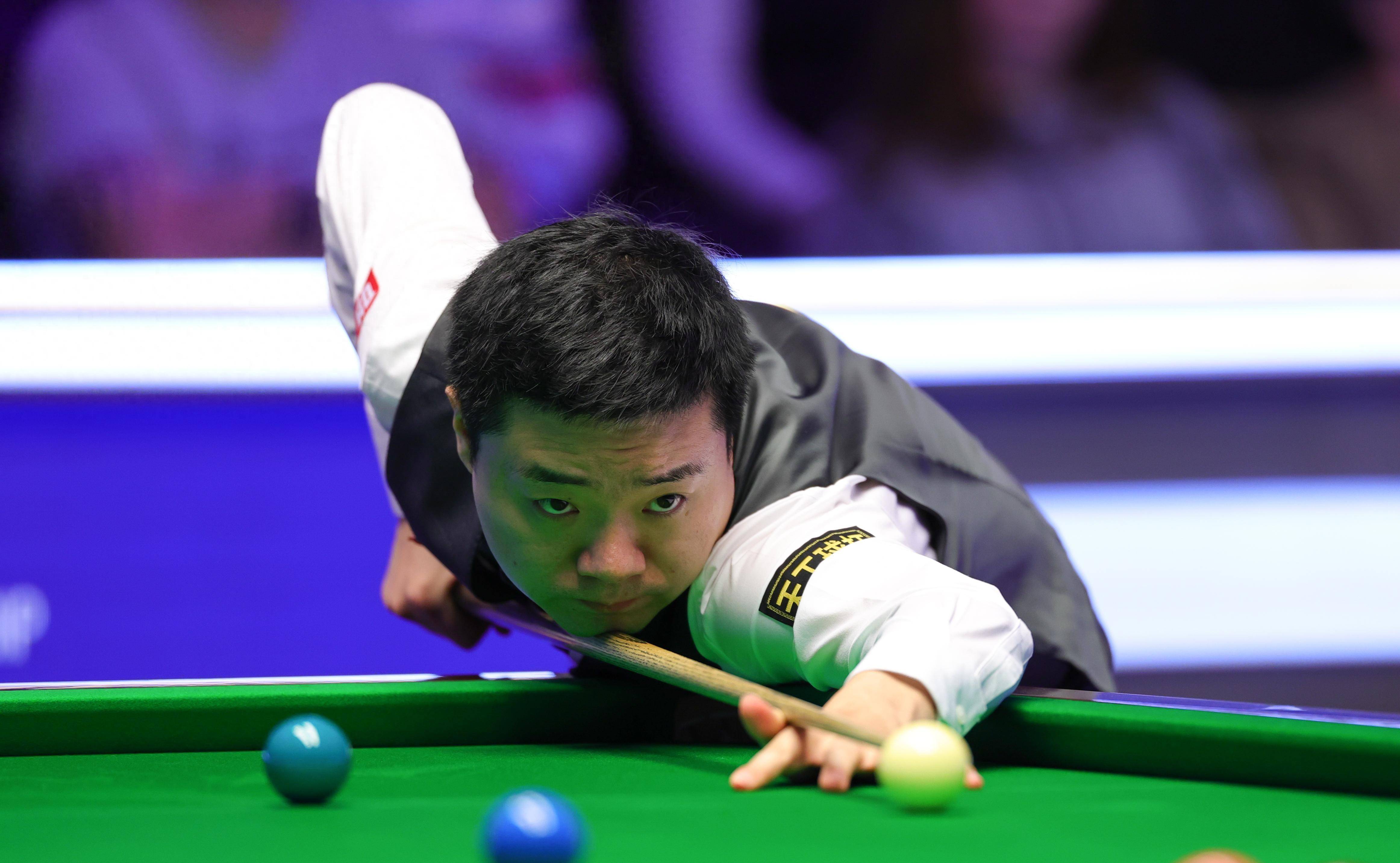 也折射出他 也折射出他