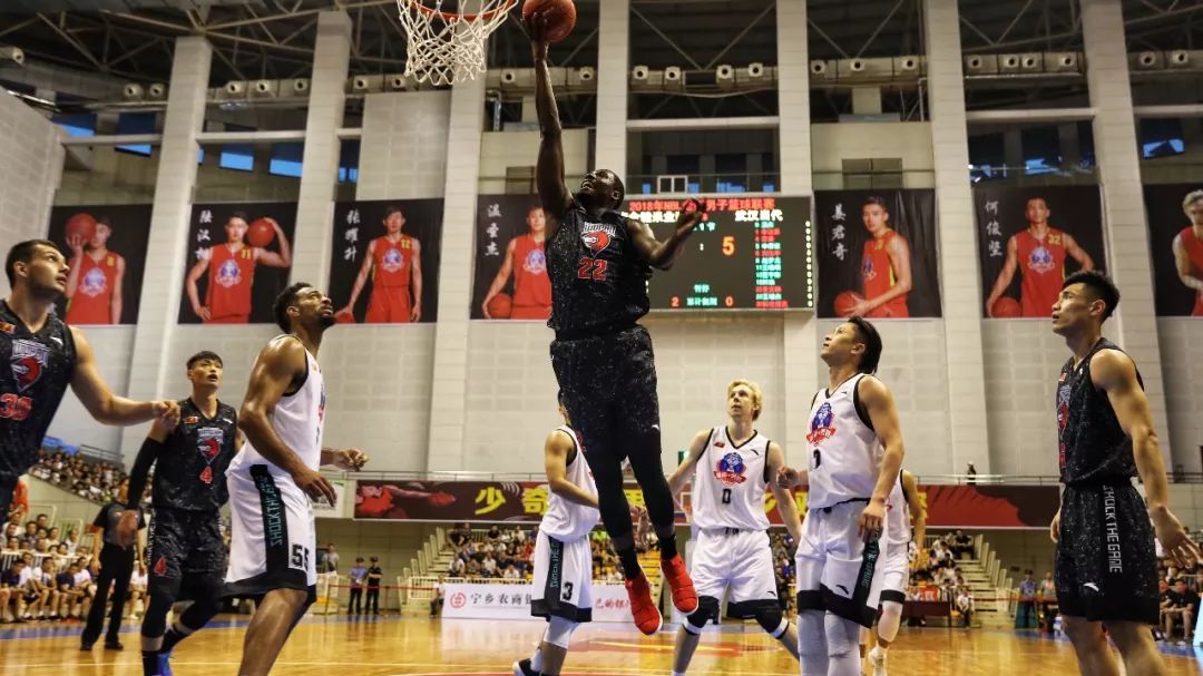 让他在后两 让他在后两